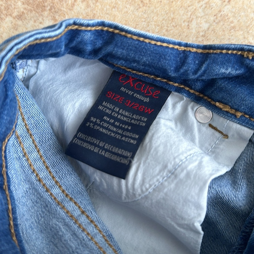 Excuse Jean Short - Picture 4 of 4